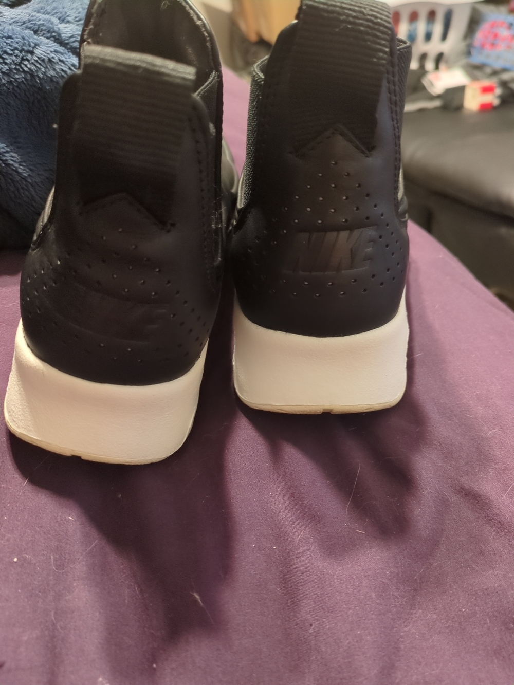 Nike Air Max Thea Mid Boots View 3